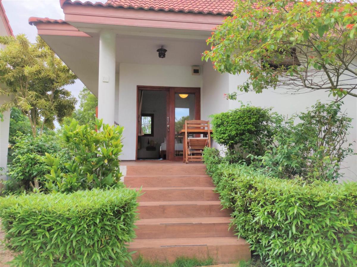 Armonia Village Resort And Spa Chumpon Extérieur photo
