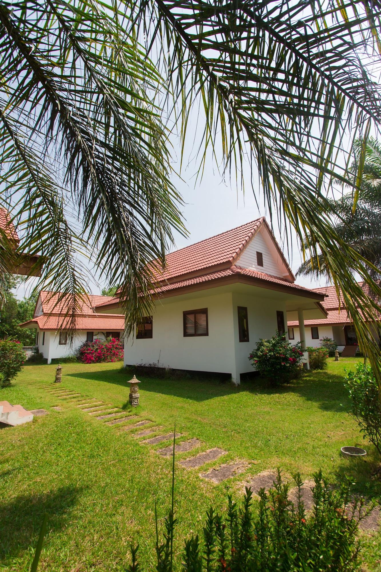 Armonia Village Resort And Spa Chumpon Extérieur photo