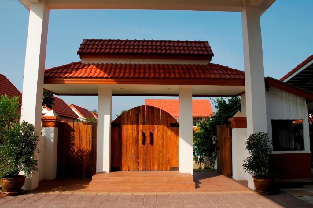 Armonia Village Resort And Spa Chumpon Extérieur photo
