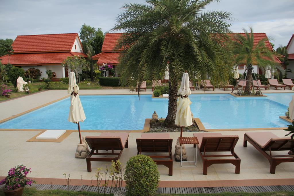 Armonia Village Resort And Spa Chumpon Extérieur photo