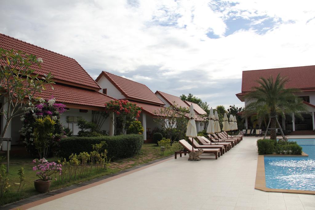 Armonia Village Resort And Spa Chumpon Extérieur photo