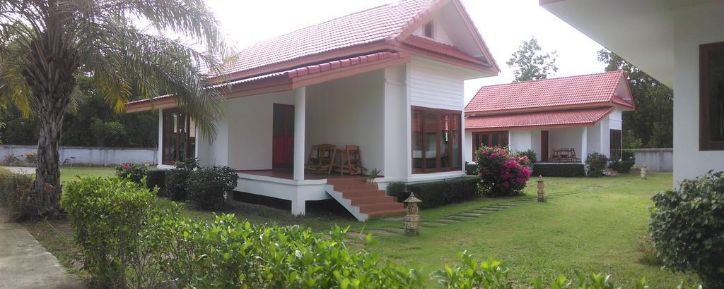 Armonia Village Resort And Spa Chumpon Extérieur photo