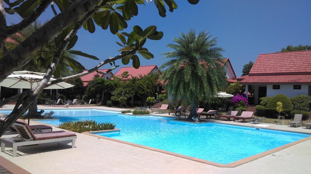 Armonia Village Resort And Spa Chumpon Extérieur photo