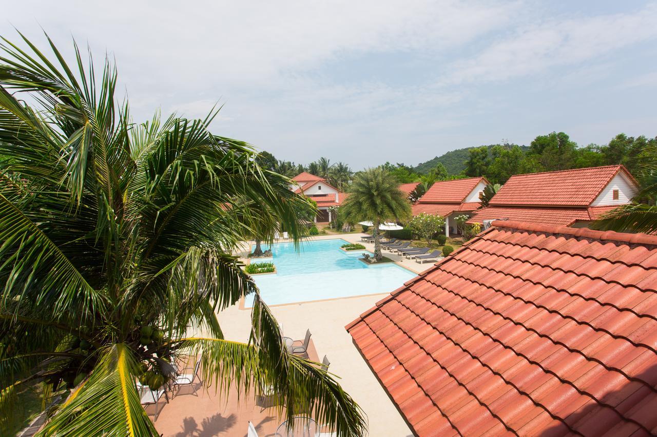 Armonia Village Resort And Spa Chumpon Extérieur photo