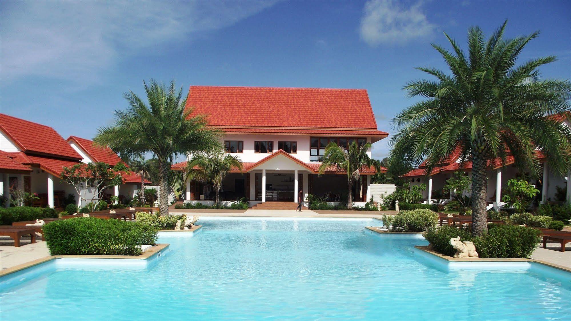 Armonia Village Resort And Spa Chumpon Extérieur photo